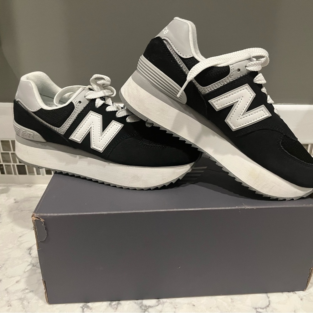 New Balance Women’s 574 Black and Gray platform Sneakers worn 1x with xtra laces